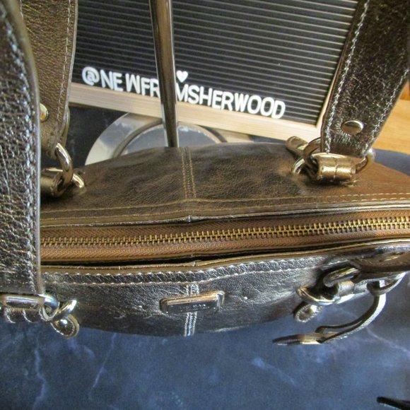 The Sak Gold Leather Shoulder Bag - Picture 9 of 15